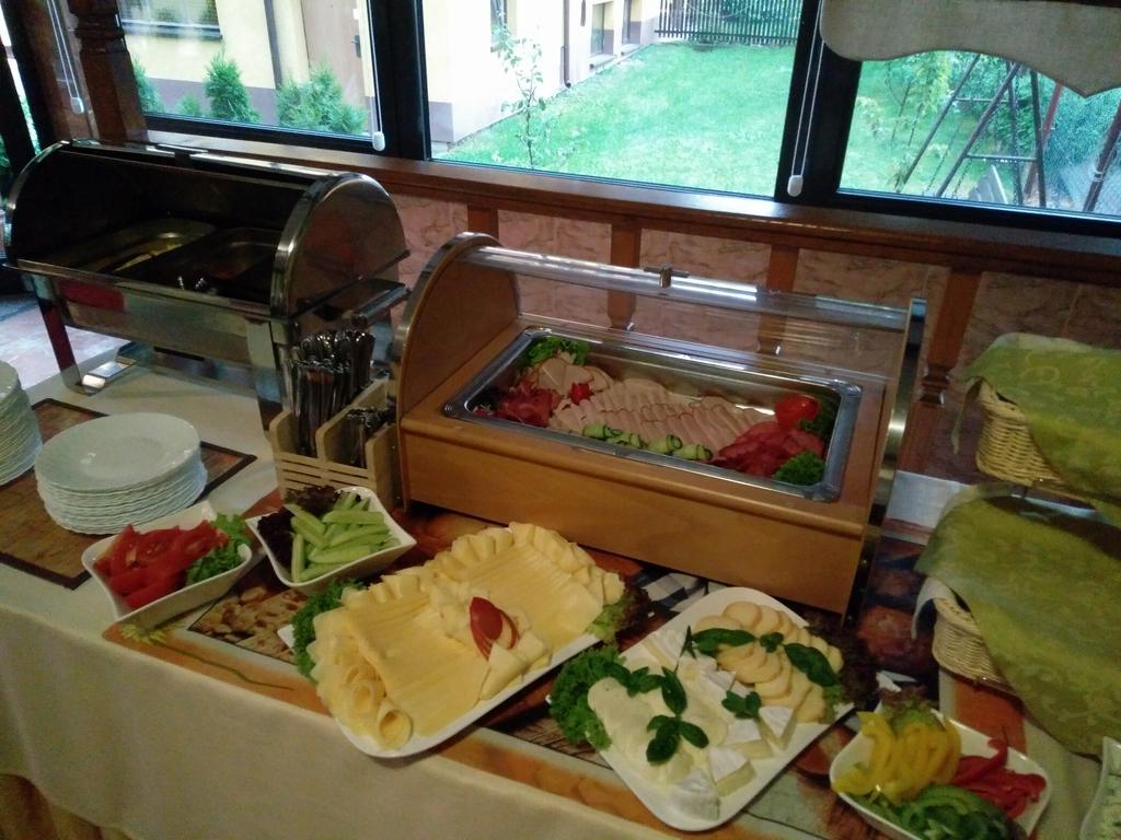 Hotel Rypsowka 新松奇 外观 照片