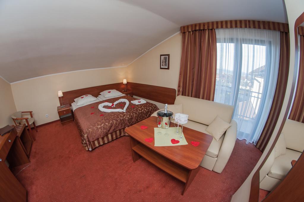 Hotel Rypsowka 新松奇 外观 照片