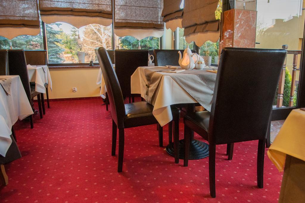 Hotel Rypsowka 新松奇 外观 照片